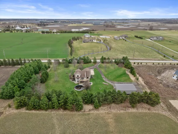 $1,150,000 | 820 172nd Avenue, Paris, WI 53182