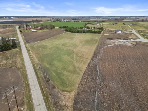 $1,150,000 | 820 172nd Avenue, Paris, WI 53182