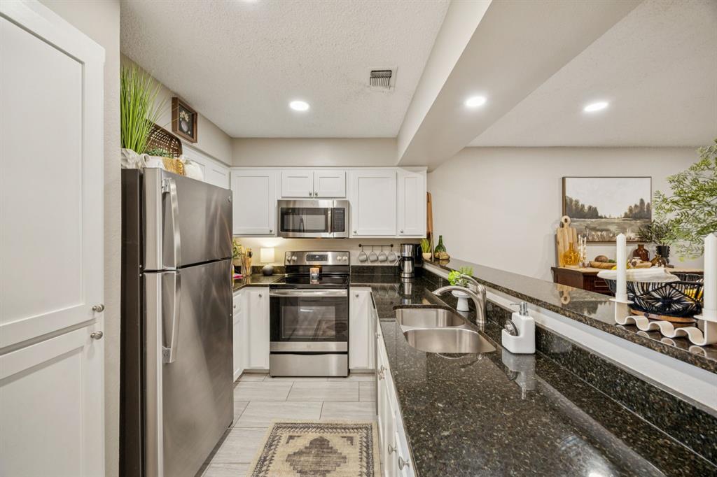 3003 Kathleen Lane Euless, TX 76039 - Photo 7 of 13