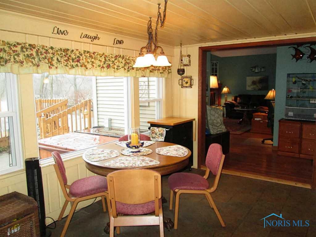 31 South River Road Waterville, OH 43566 - Photo 7 of 18 Eat In Kitchen.