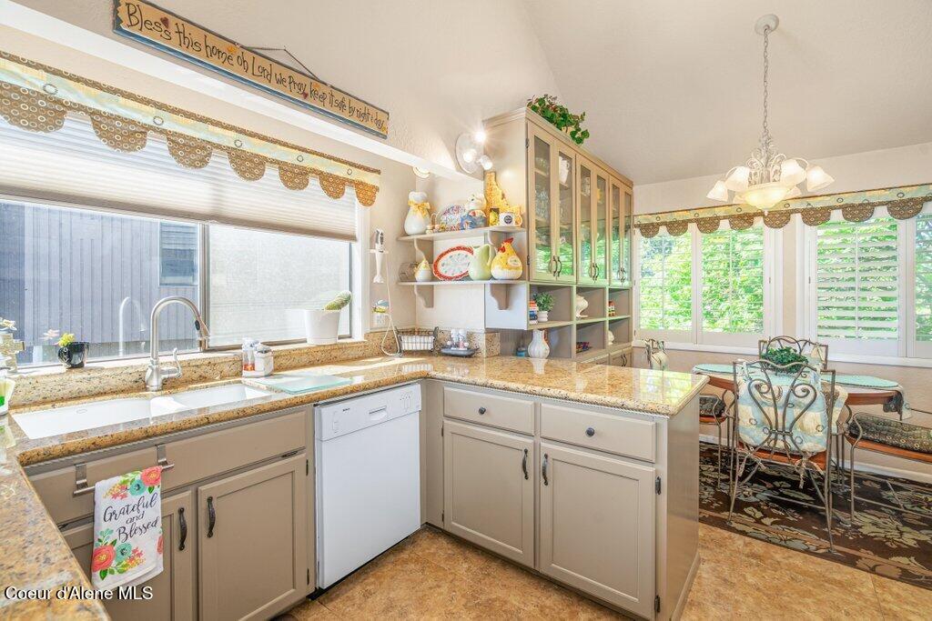 2912 East Fernan Hill Road Coeur D'Alene, ID 83814 - Photo 5 of 21 Kitchen