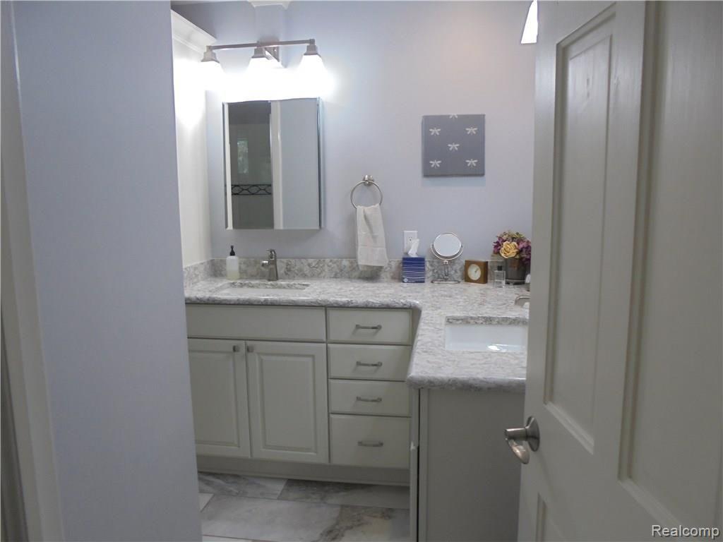 688 East Buell Road Rochester, MI 48306 - Photo 13 of 28