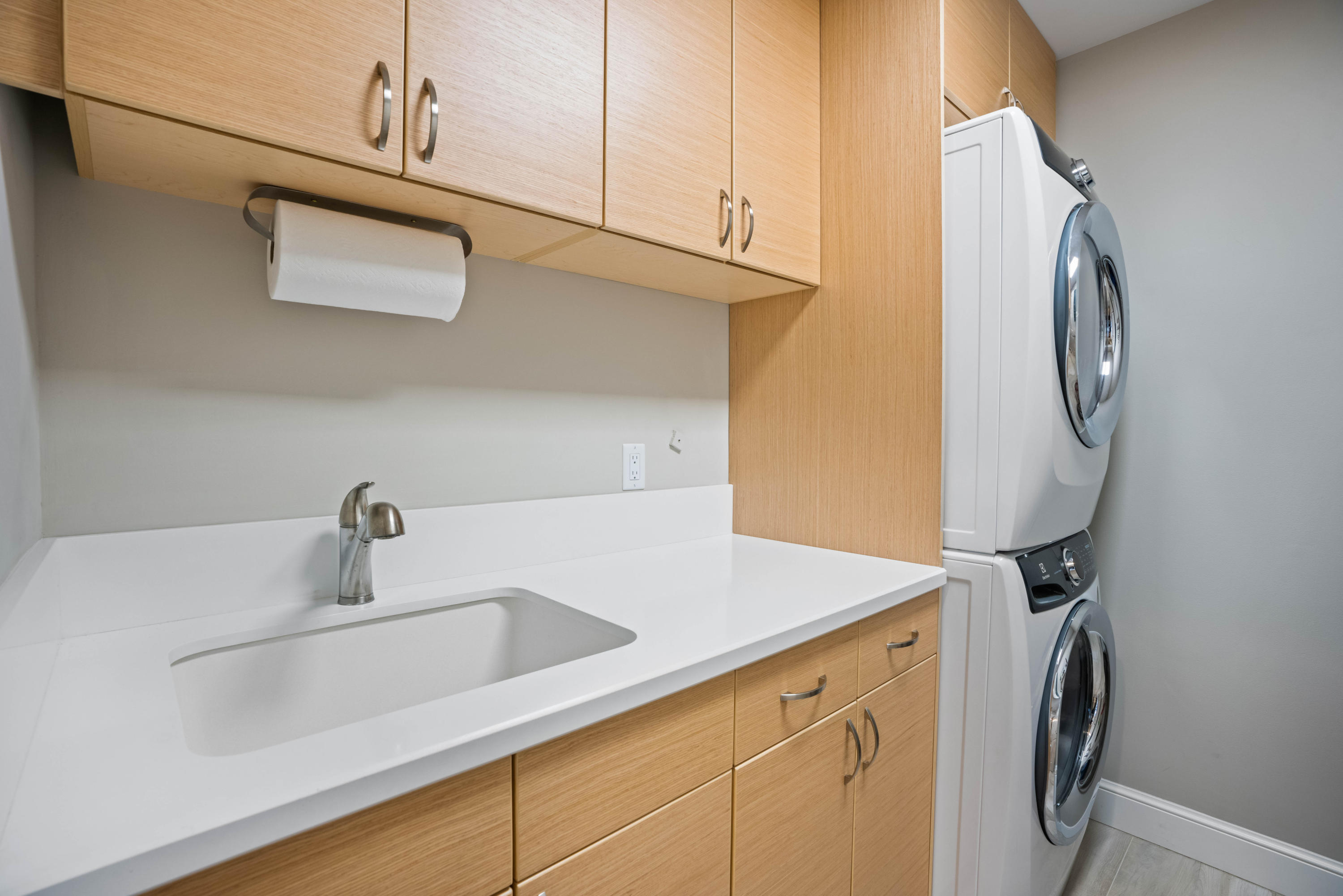 150 Eagle Drive Jupiter, FL 33477 - Photo 30 of 41 Laundry room
