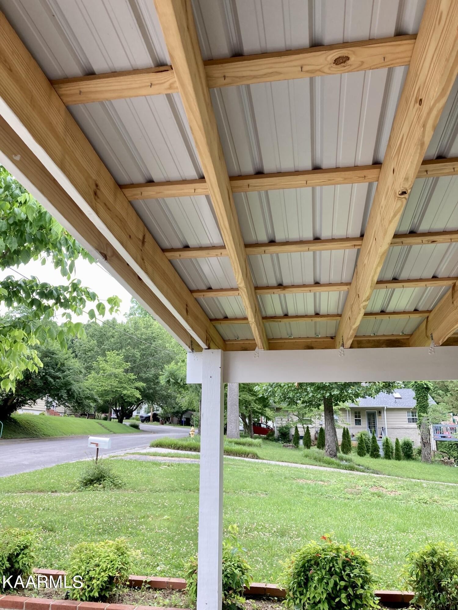 108 East Malta Road Oak Ridge, TN 37830 - Photo 51 of 53 a view of a backyard with a garden