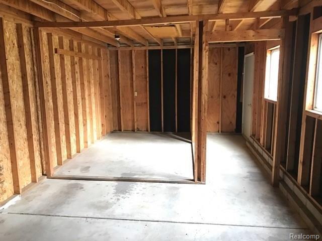 1802 Prospect Street Flint, MI 48504 - Photo 29 of 32 garage.jpeg