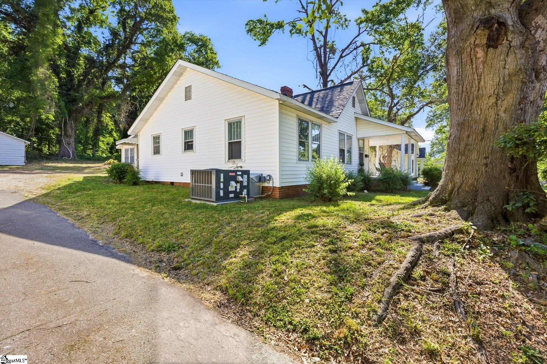 524 Church Street Laurens, SC 29360 - Photo 7 of 35