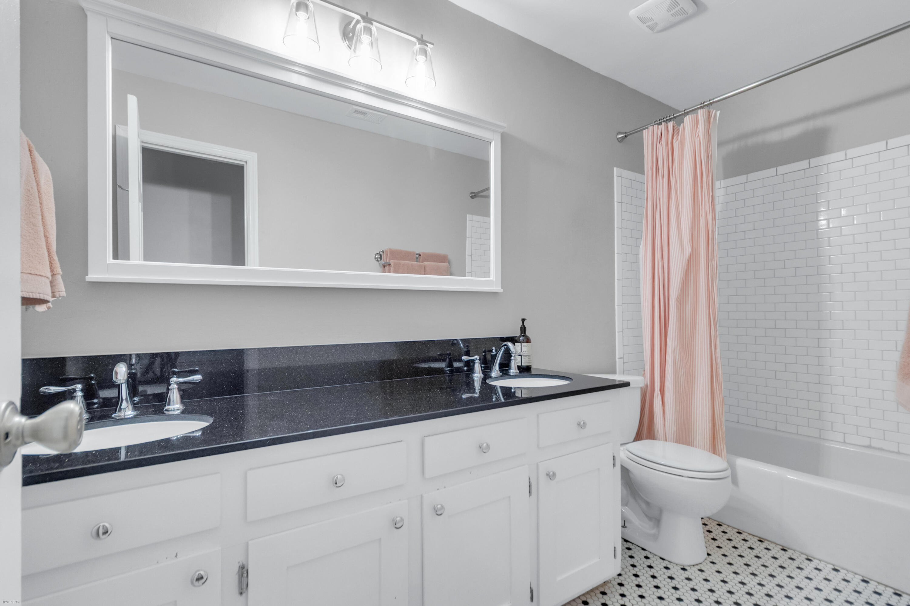 996 Foxcroft Road Charleston, SC 29412 - Photo 26 of 42 996 Foxcroft -Tidalcreekphoto- (27)