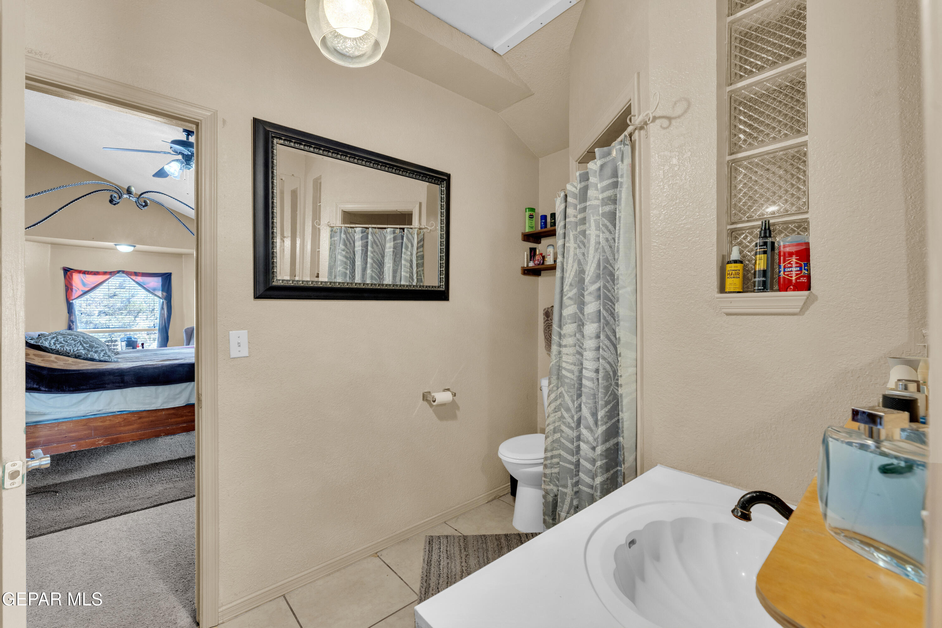 16020 Harrison Road El Paso, TX 79928 - Photo 30 of 56 a bathroom with a toilet sink and tub