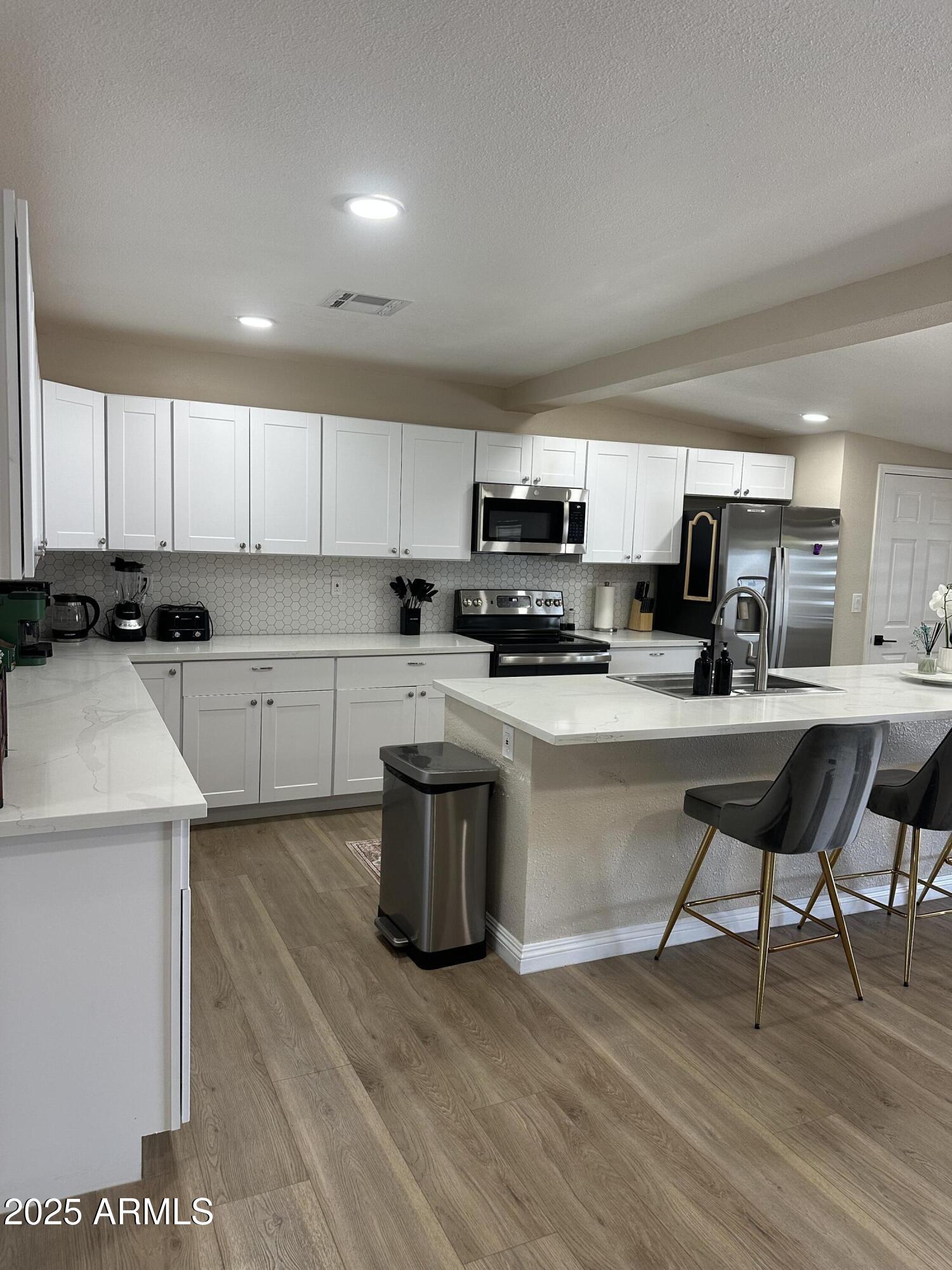 3209 East Marilyn Road Phoenix, AZ 85032 - Photo 3 of 27 IMG_2310