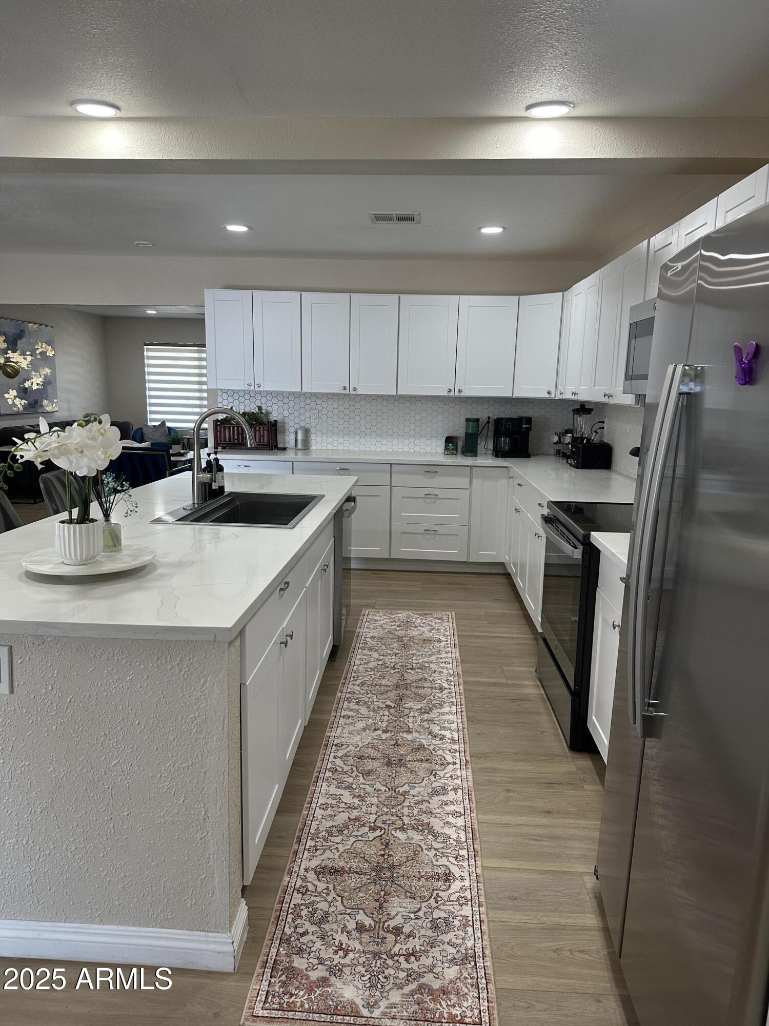 3209 East Marilyn Road Phoenix, AZ 85032 - Photo 4 of 27 IMG_2311