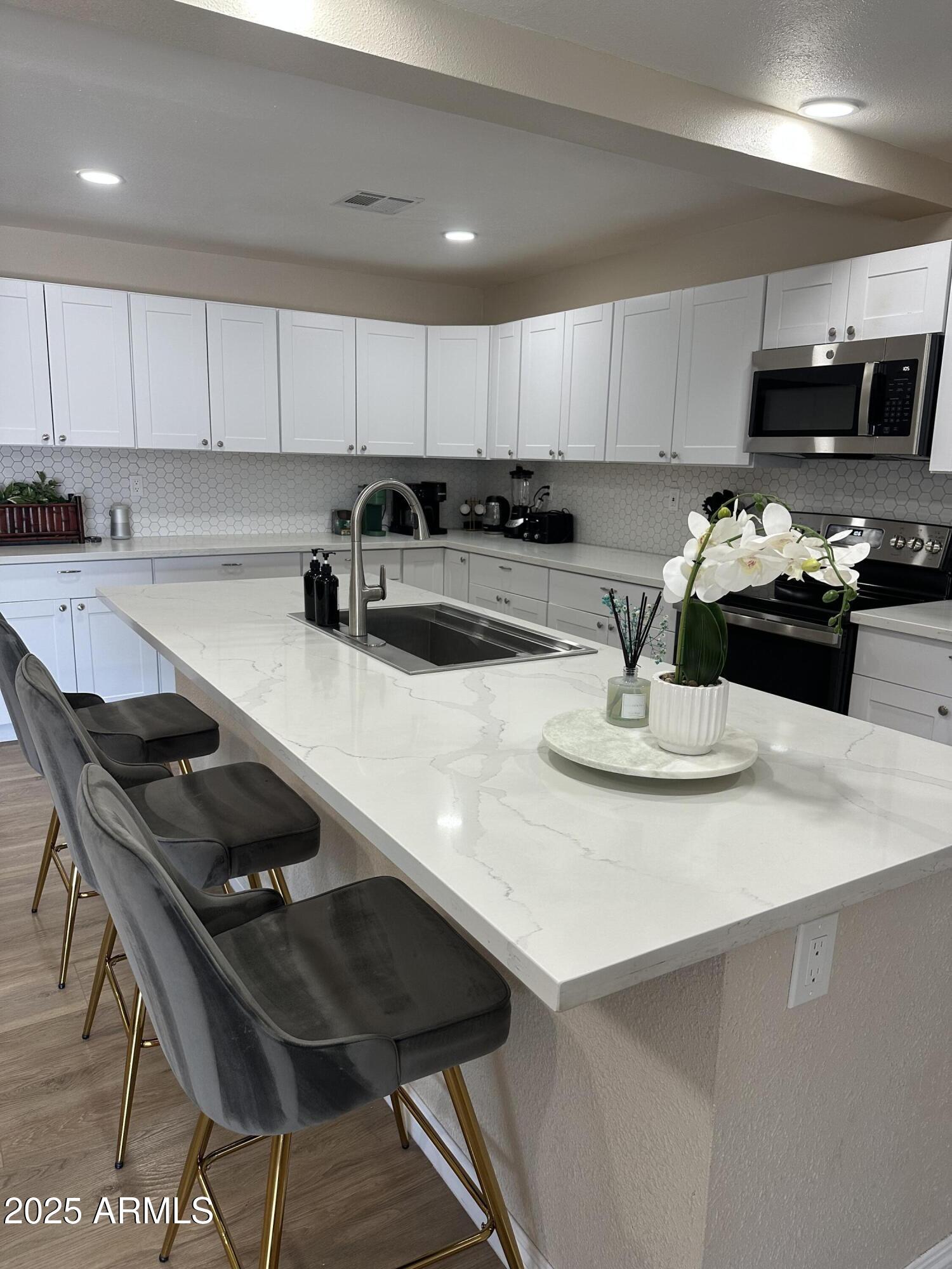 3209 East Marilyn Road Phoenix, AZ 85032 - Photo 6 of 27 IMG_2313