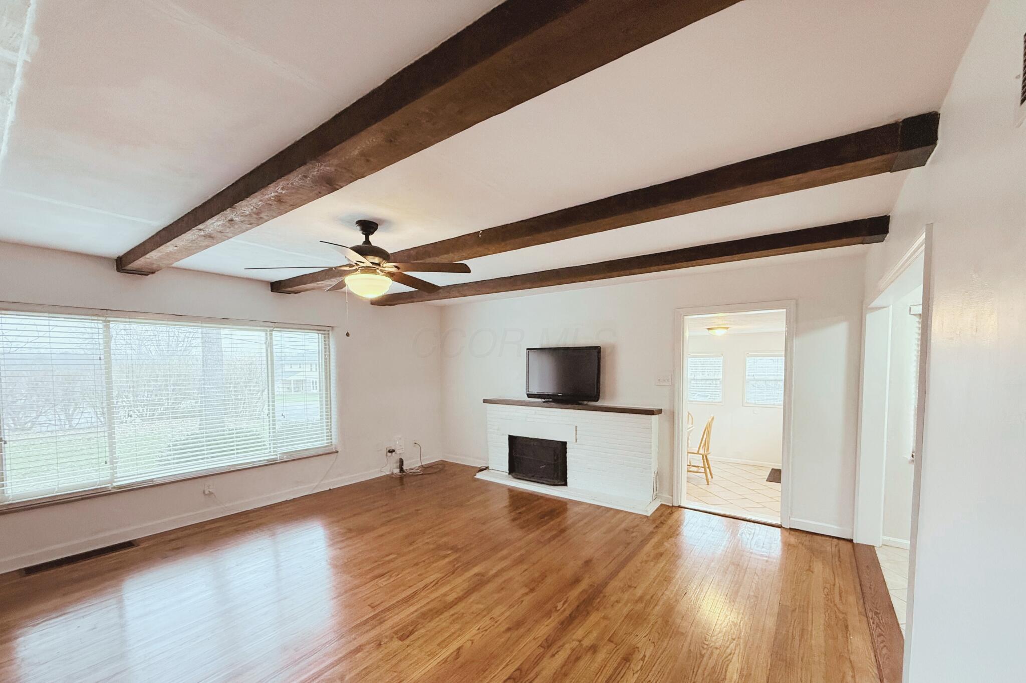 438 Grange Hall Road Dayton, OH 45430 - Photo 6 of 34 Living room 1