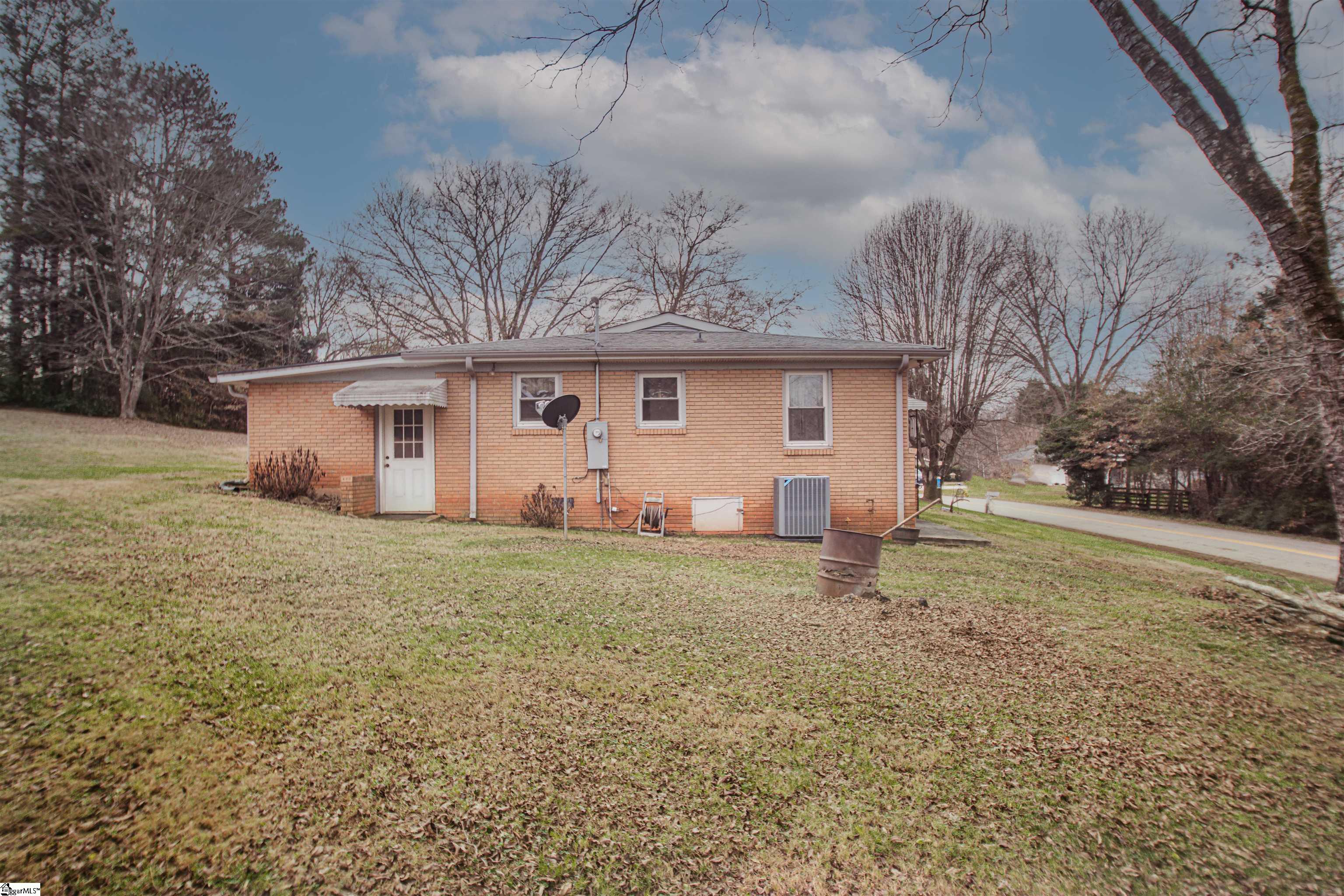 208 Golden Creek Road Liberty, SC 29657 - Photo 7 of 36