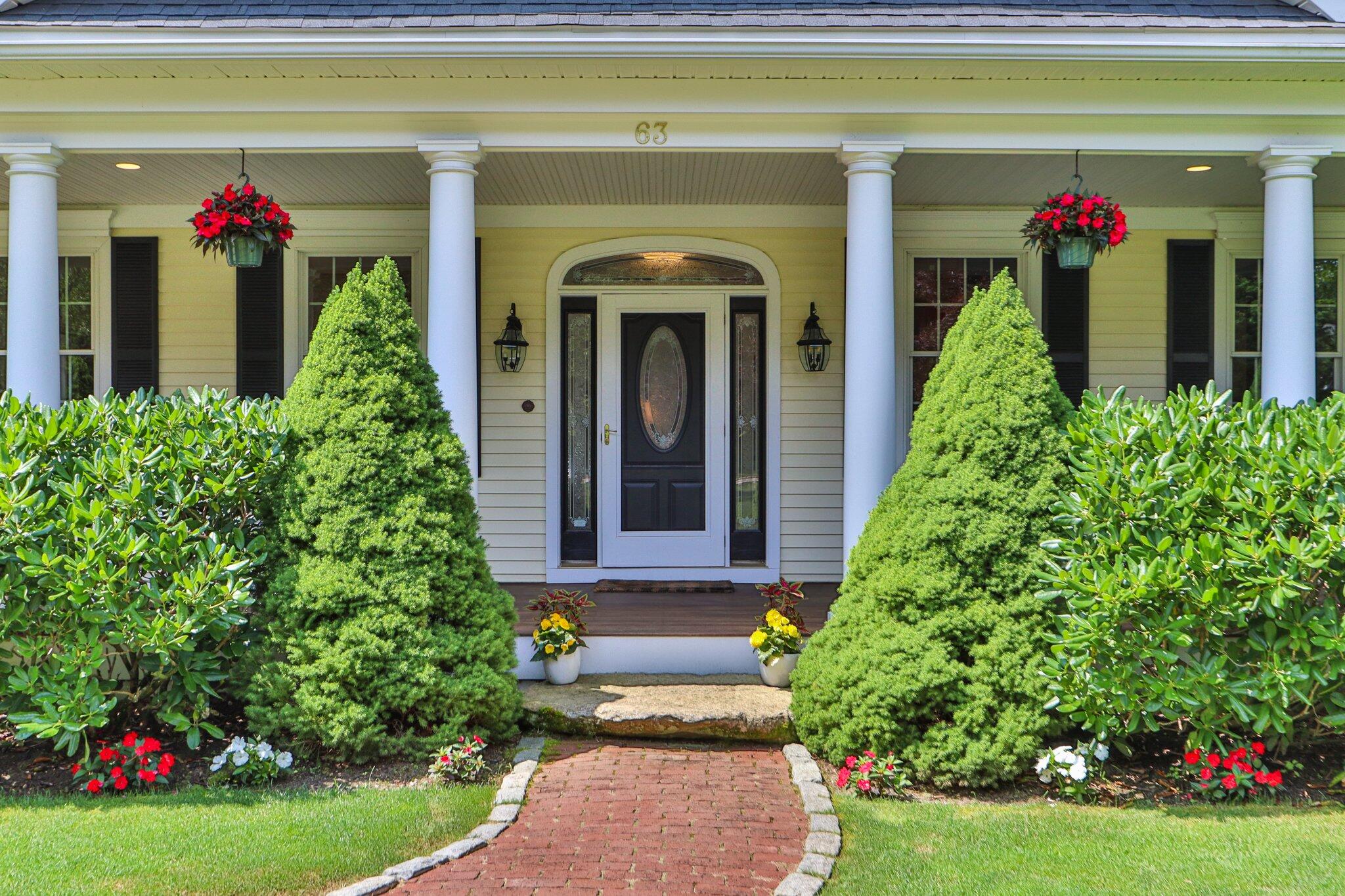 63 Farm Valley Road Osterville, MA 02655 - Photo 5 of 42 a front view of a house with garden
