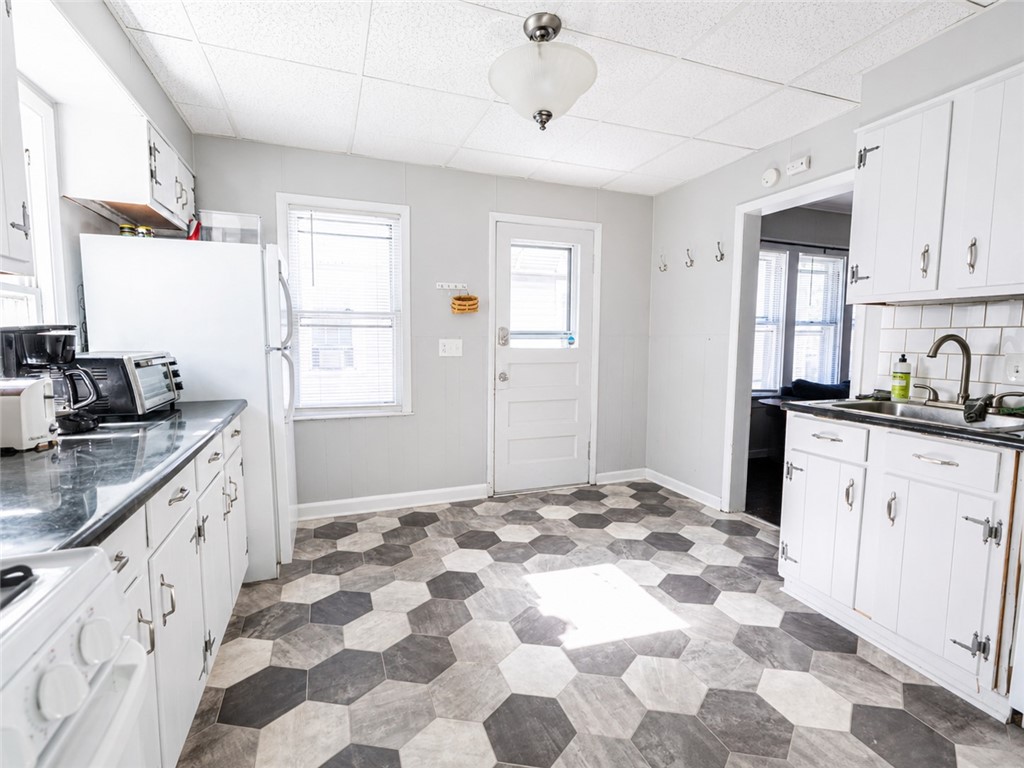 6 Sauer Place Rochester, NY 14620 - Photo 5 of 16