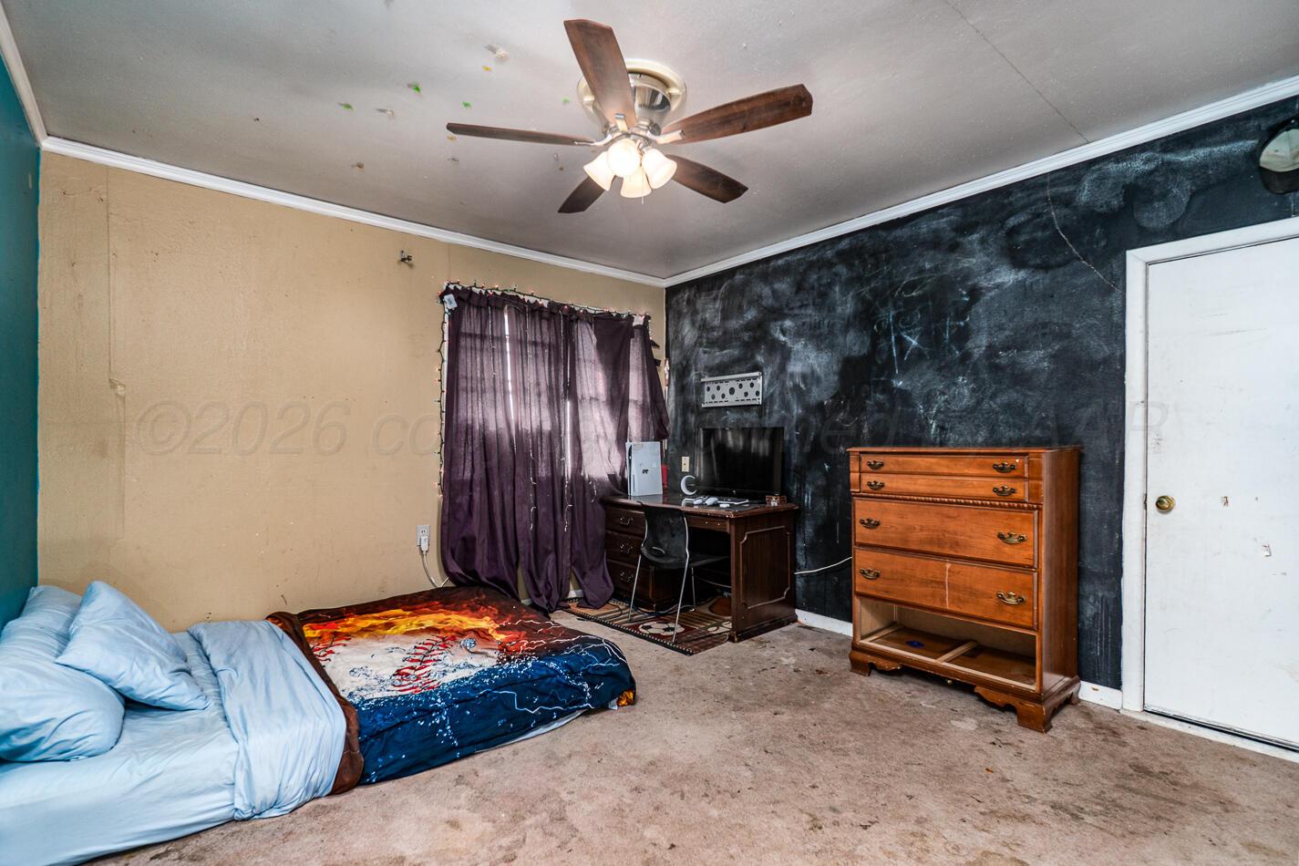 11 Travis Circle Tulia, TX 79088 - Photo 20 of 21 a living room with furniture and a flat screen tv