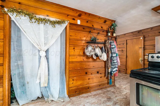 a view of walk in closet