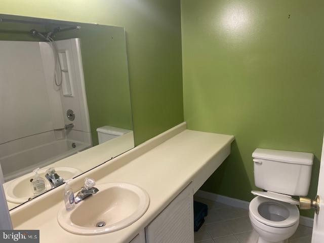 1409 Silo Way Silver Spring, MD 20905 - Photo 7 of 43 Main Level Hall Bathroom