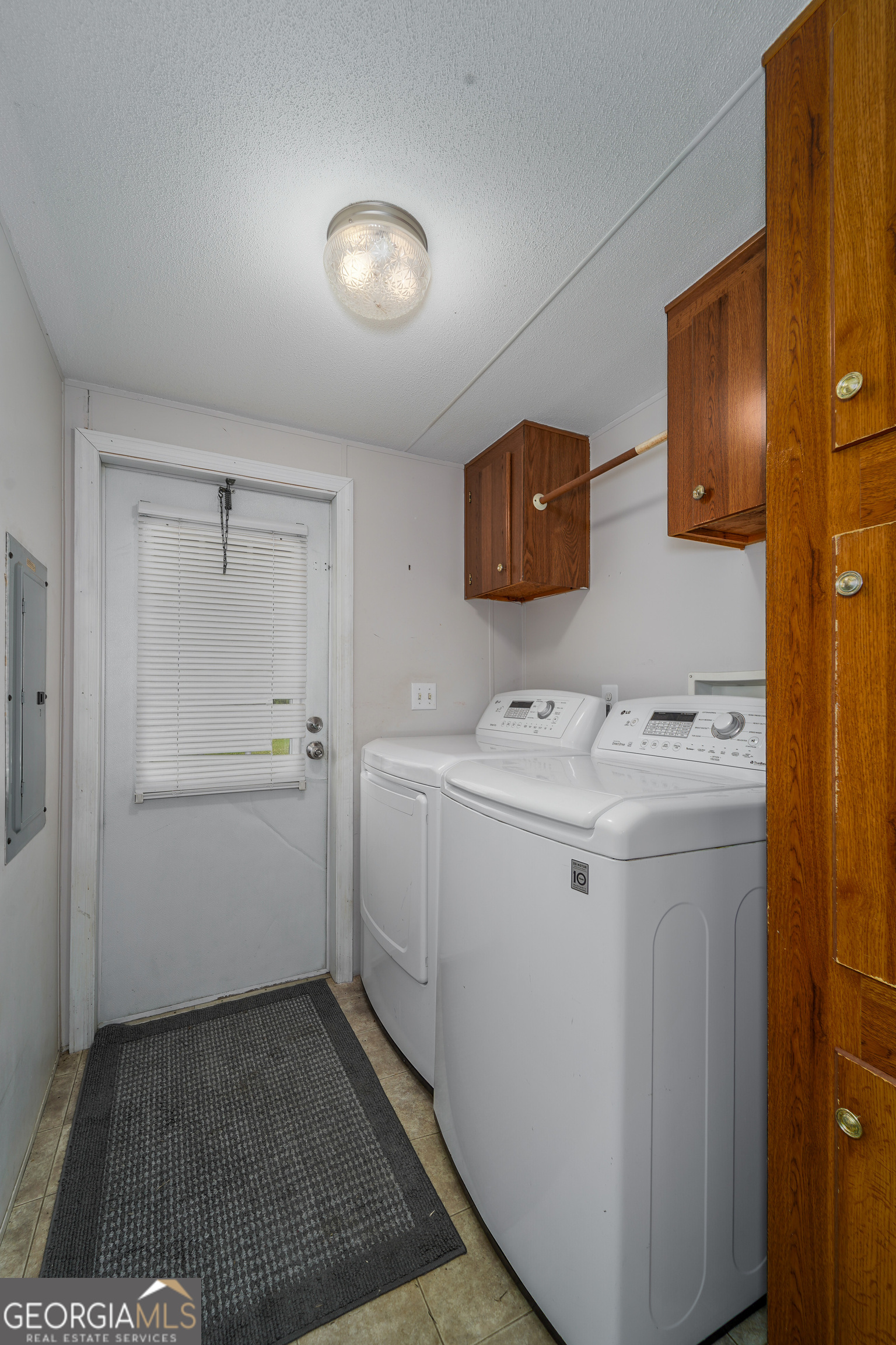 3642 Tanner Lane Waycross, GA 31503 - Photo 36 of 36 a bathroom with a sink toilet and vanity