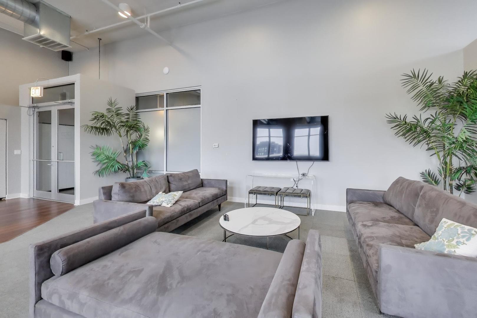 901 West Madison Street, Unit 710 Chicago, IL 60607 - Photo 23 of 35 a living room with furniture and a potted plant