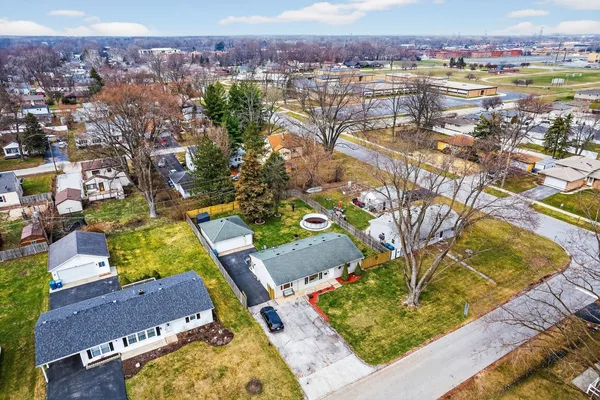 a view of a house with a backyard