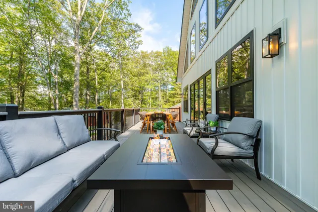 $1,399,900 | 6 Alder Lane, Lake Harmony, PA 18624