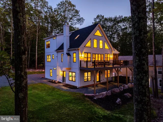 $1,399,900 | 6 Alder Lane, Lake Harmony, PA 18624