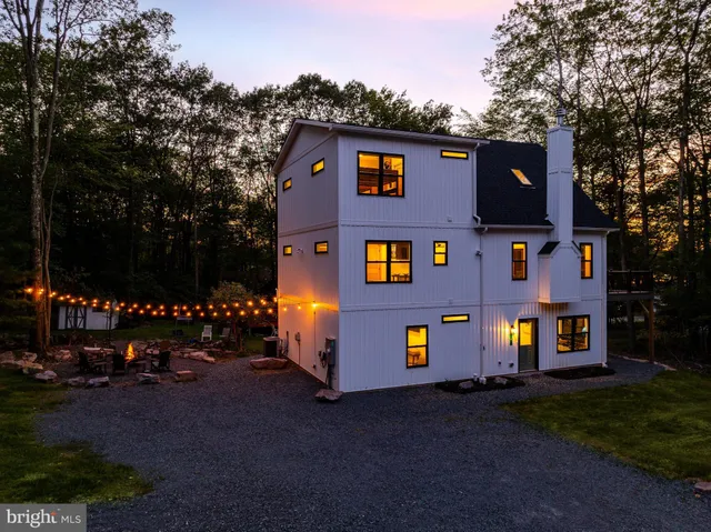 $1,399,900 | 6 Alder Lane, Lake Harmony, PA 18624