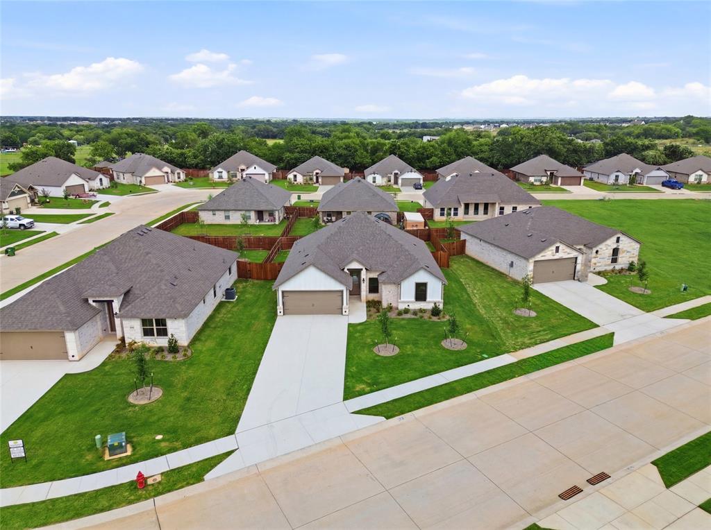 728 Raylan Springtown, TX 76082 - Photo 2 of 40