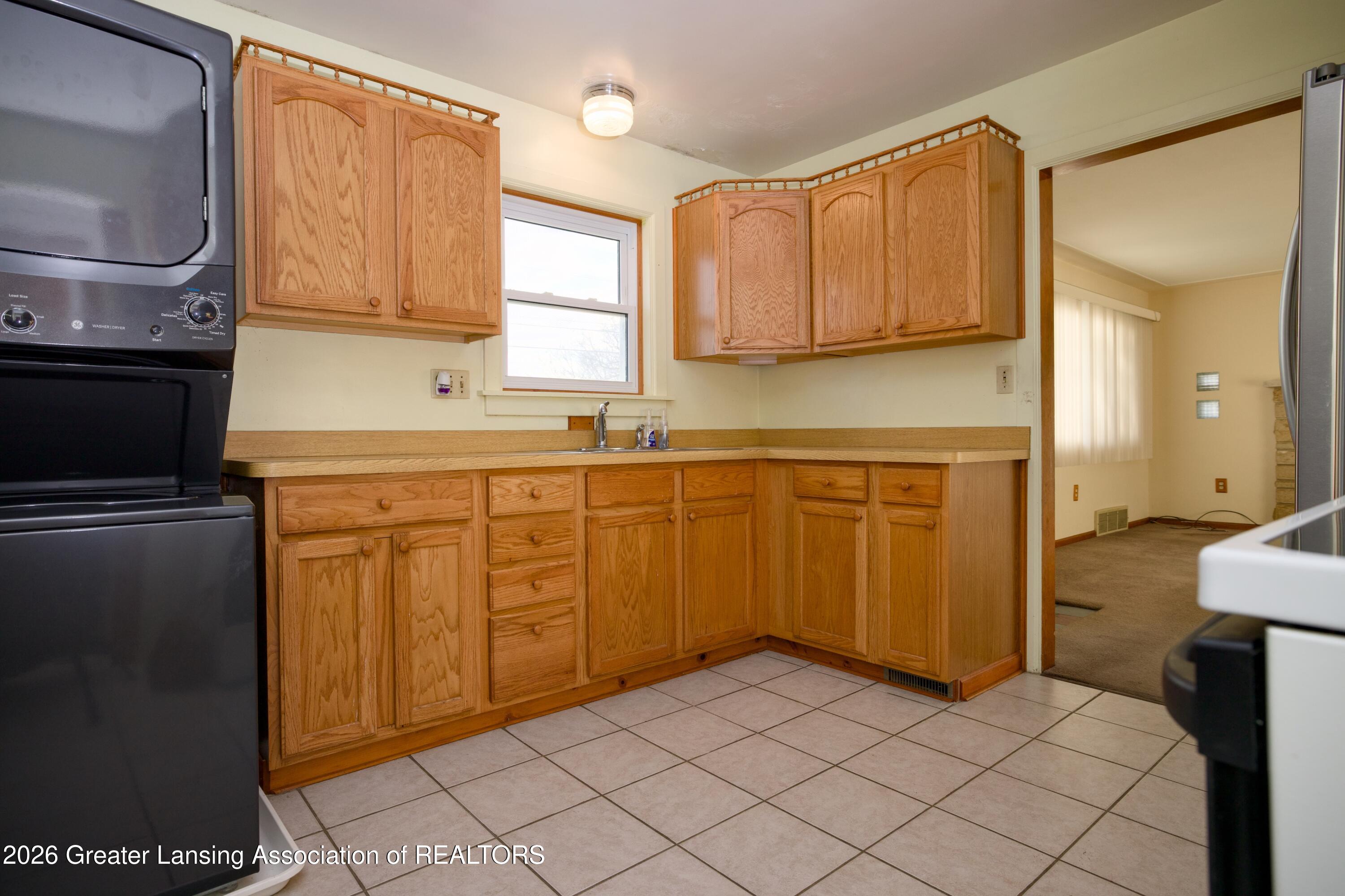 1924 Snow Road Lansing, MI 48917 - Photo 7 of 23 IMG_7219