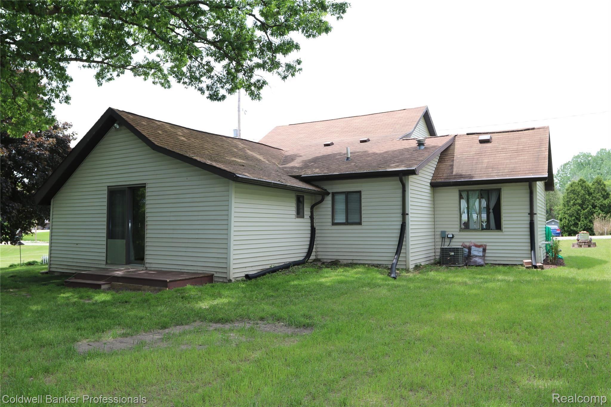13121 Shaftsburg Road Perry, MI 48872 - Photo 39 of 41 35 13121 back of home.JPG