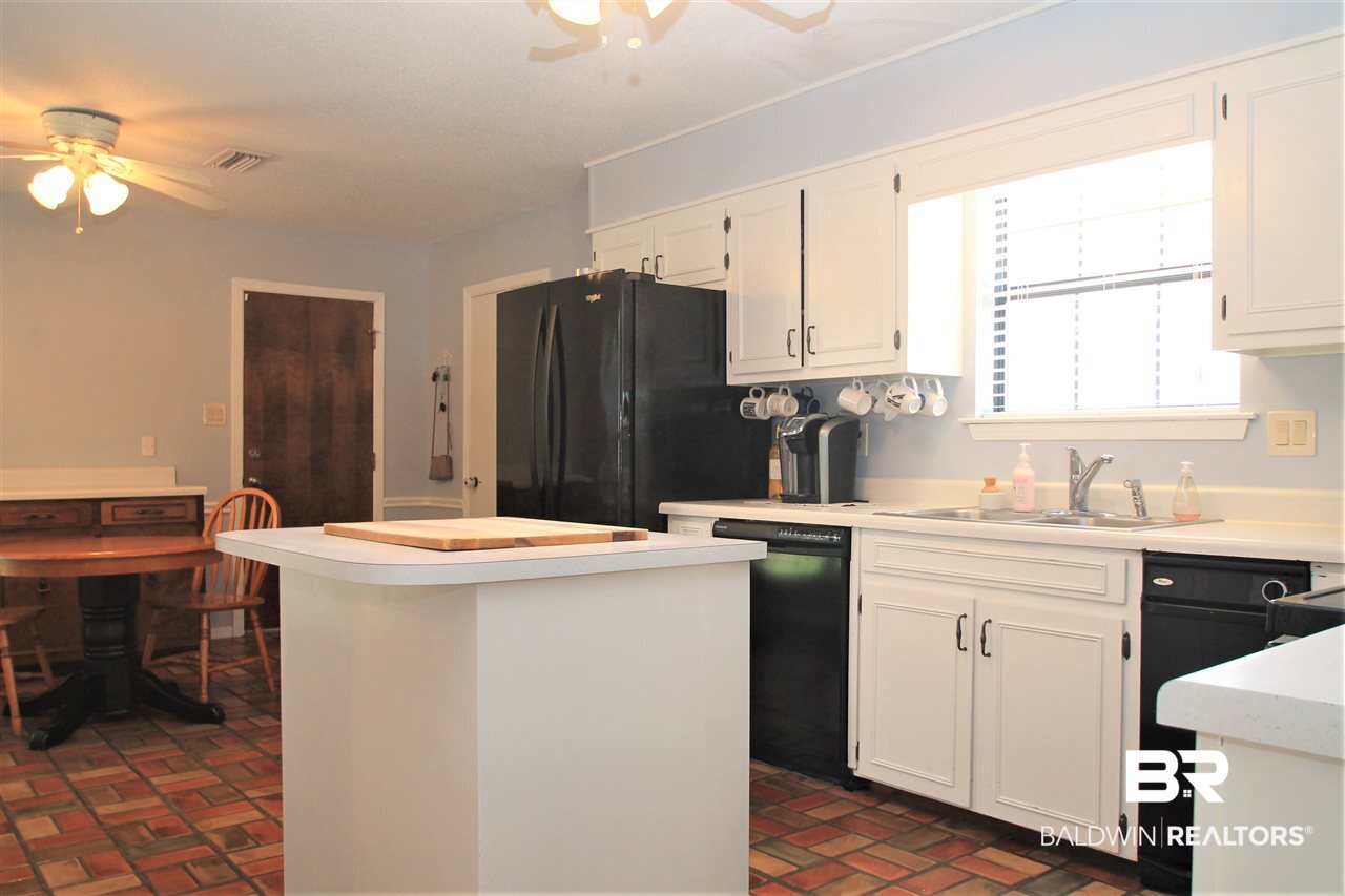 137 Michael Loop Daphne, AL 36526 - Photo 12 of 29 Ktichen w/Island