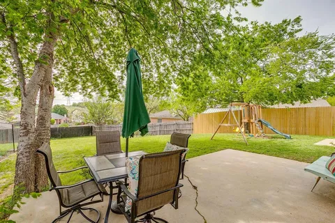 $339,900 | 7104 Summerset Drive, Benbrook, TX 76126