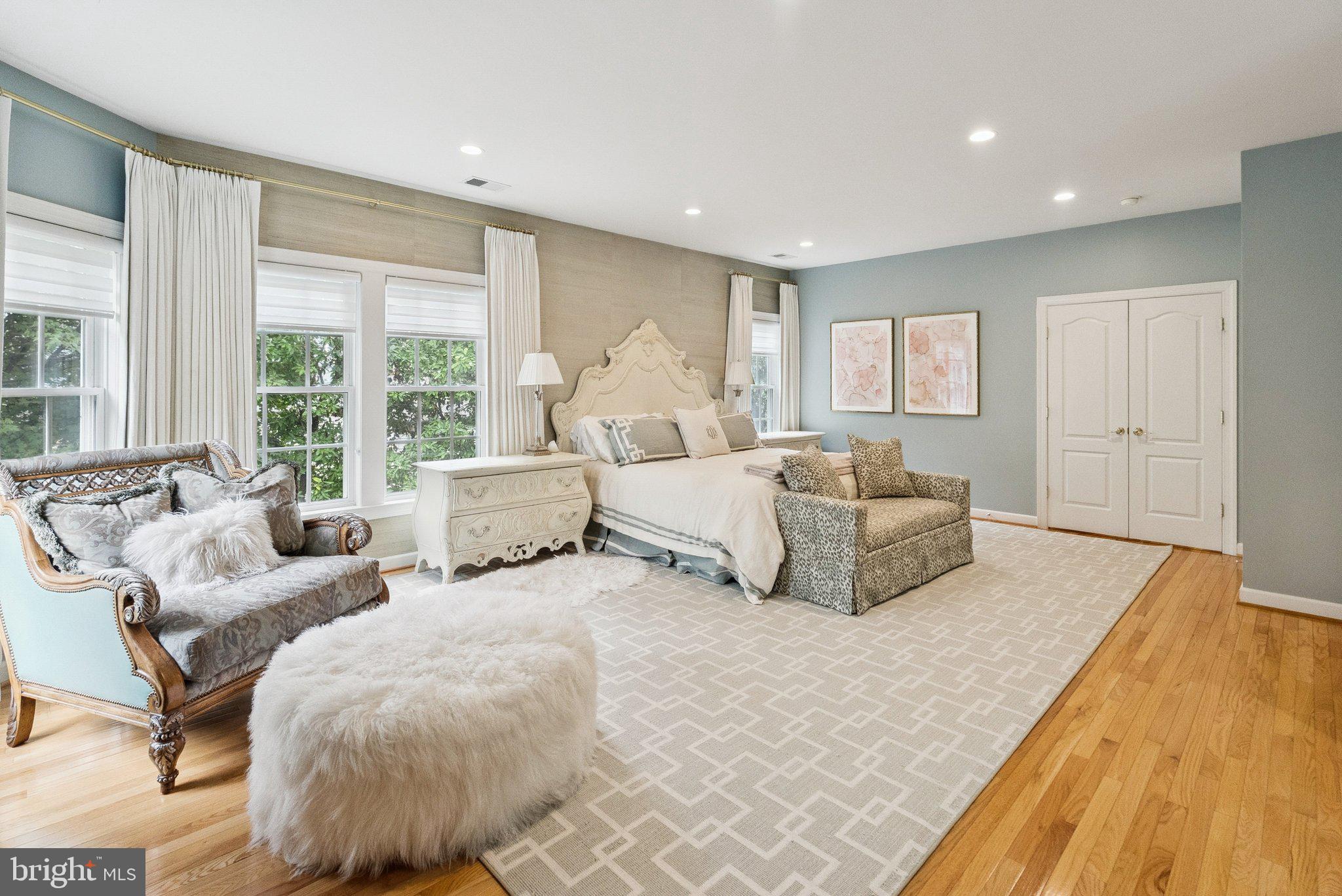 503 Autumn Wind Way Rockville, MD 20850 - Photo 31 of 83 a living room with furniture and a large window