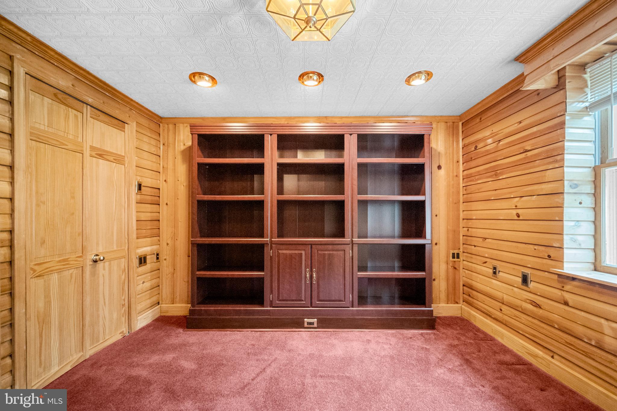 18189 Sands Road Purcellville, VA 20132 - Photo 61 of 145 Basement study or bedroom.