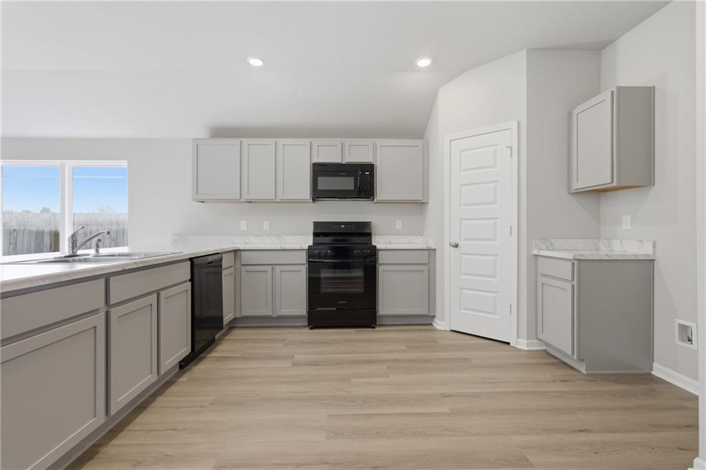 549 West Bluebird Street Gardner, KS 66030 - Photo 4 of 23