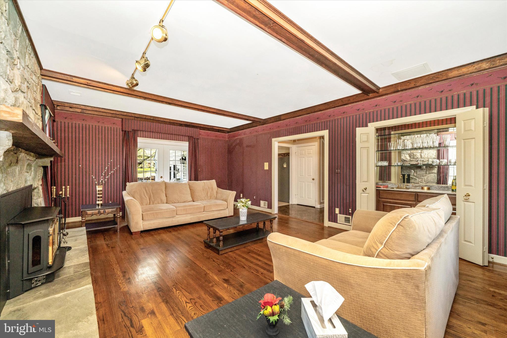 12929 Esworthy Road North Potomac, MD 20878 - Photo 15 of 42 Family room