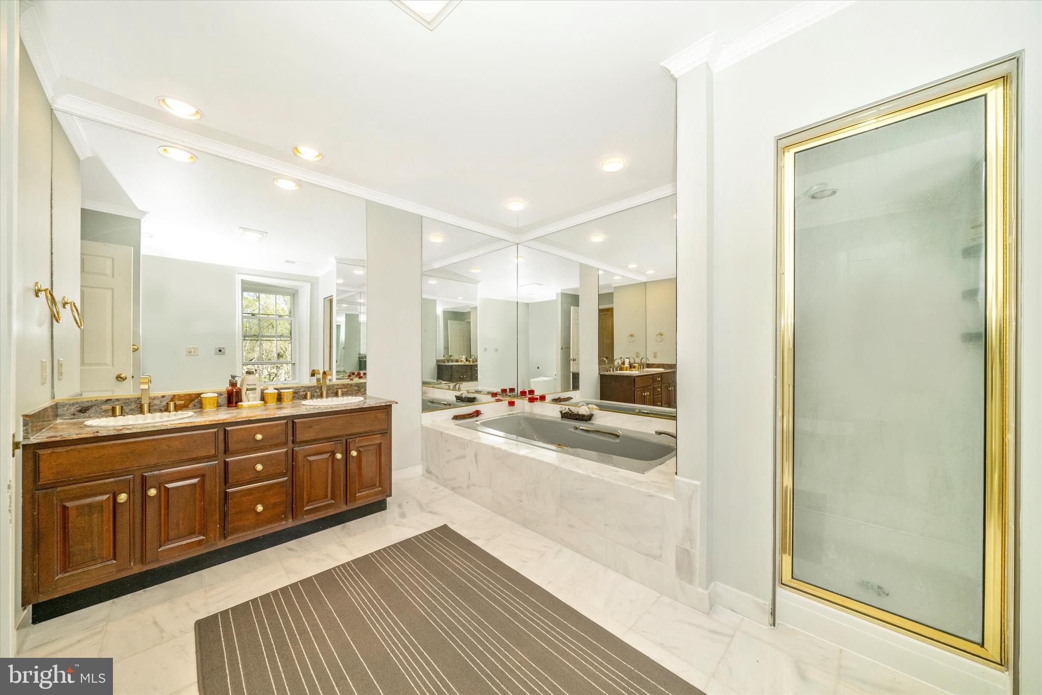 12929 Esworthy Road North Potomac, MD 20878 - Photo 21 of 42 Primary En-suite bathroom