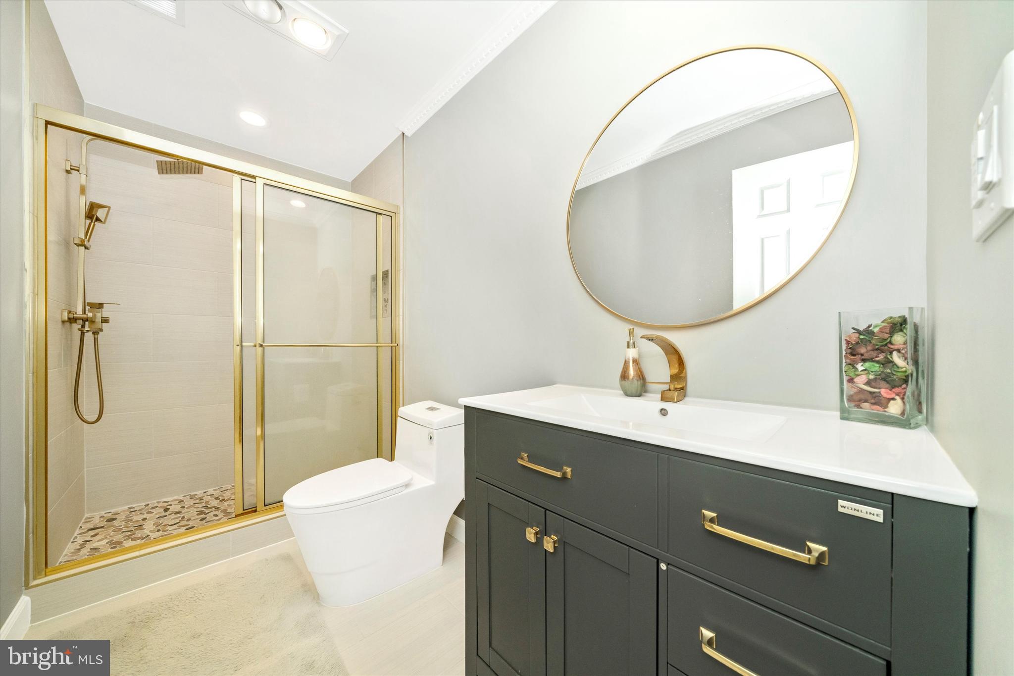 12929 Esworthy Road North Potomac, MD 20878 - Photo 23 of 42 Guest en-suite bath