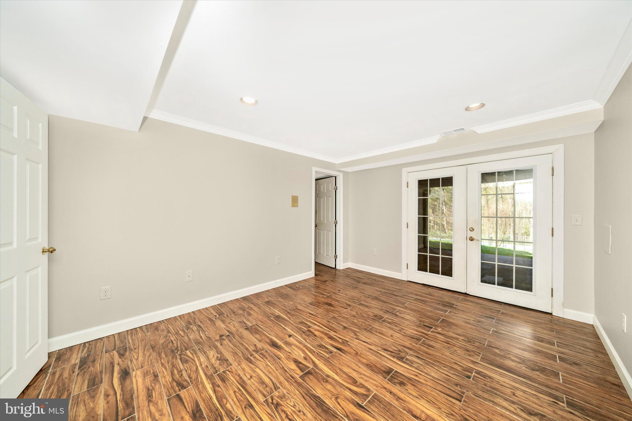 12929 Esworthy Road North Potomac, MD 20878 - Photo 29 of 42 Bedroom 5 sitting area on lower level