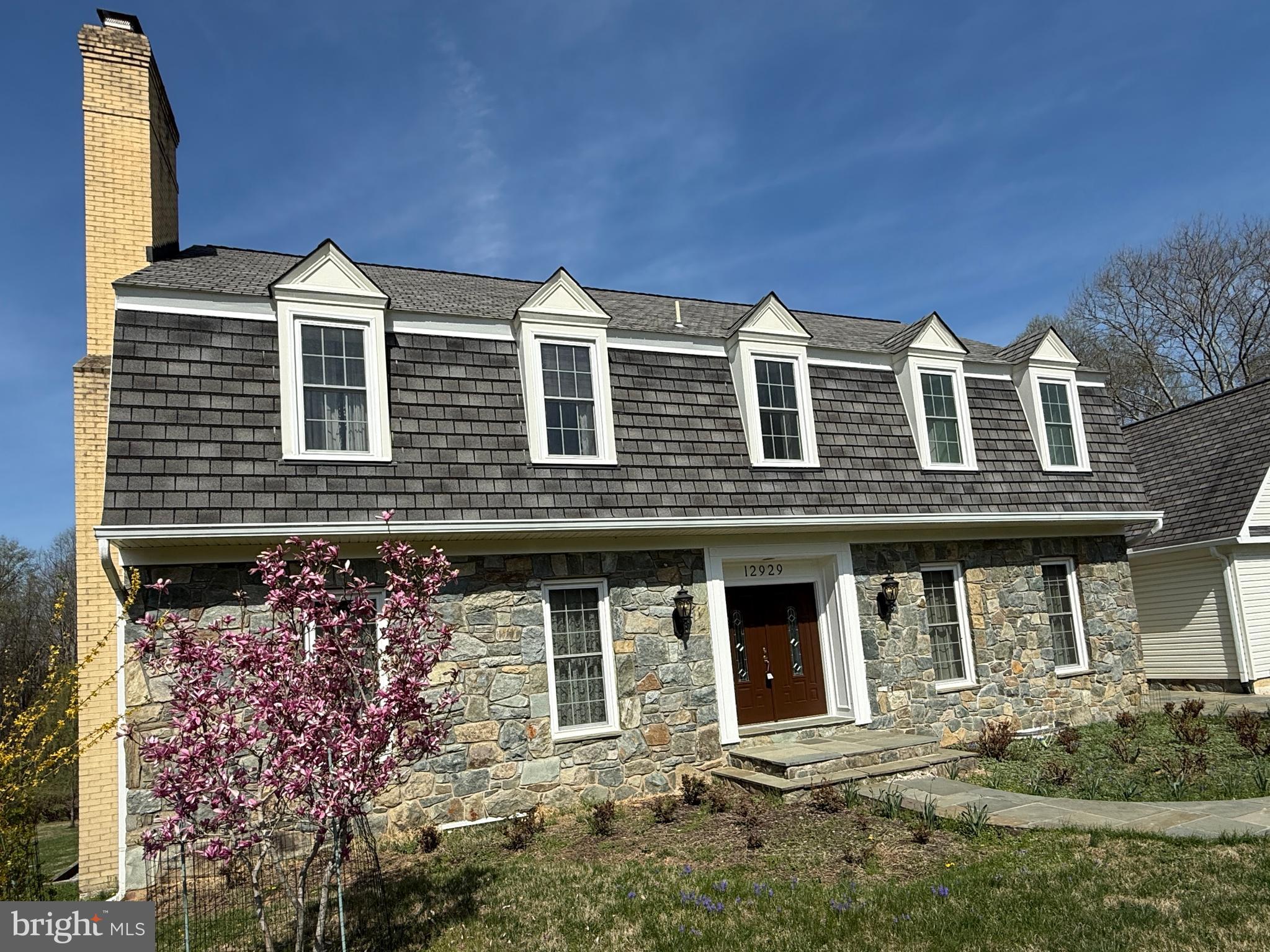 12929 Esworthy Road North Potomac, MD 20878 - Photo 4 of 42 Blooming magnolia!