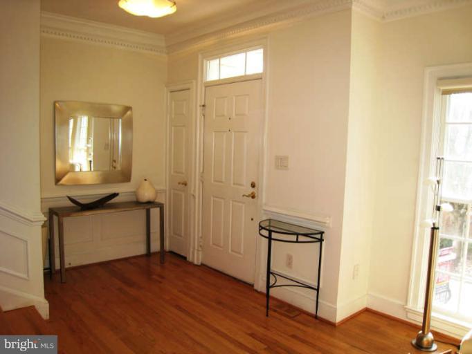 8312 Rising Ridge Way Bethesda, MD 20817 - Photo 2 of 29 Foyer