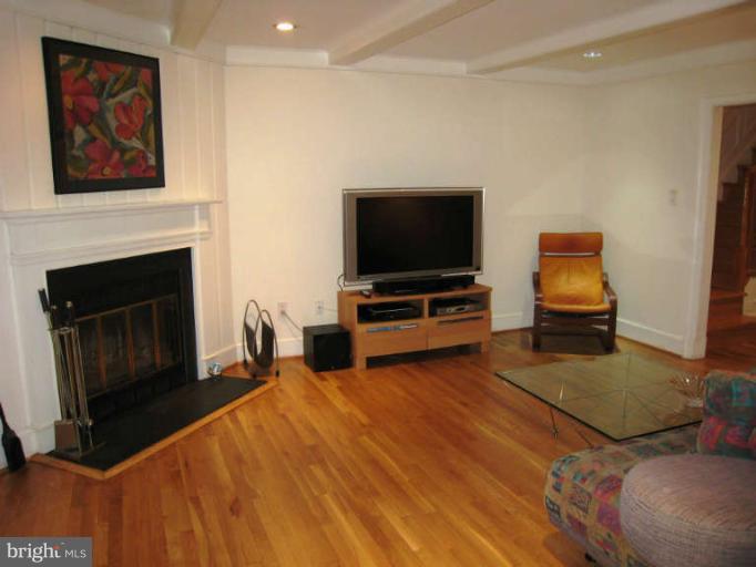 8312 Rising Ridge Way Bethesda, MD 20817 - Photo 13 of 29 Family Room