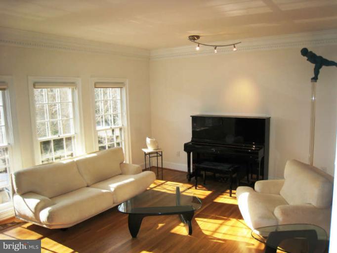 8312 Rising Ridge Way Bethesda, MD 20817 - Photo 3 of 29 Living Room