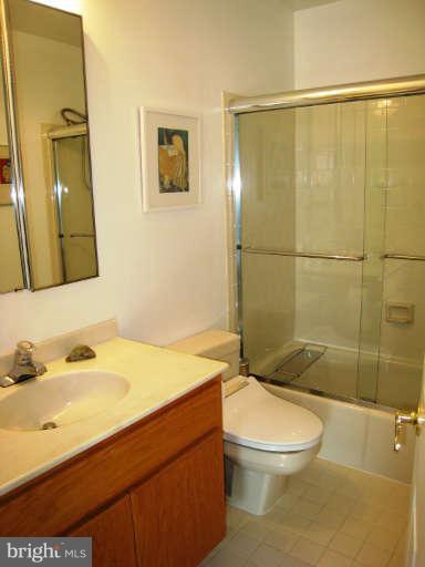 8312 Rising Ridge Way Bethesda, MD 20817 - Photo 25 of 29 Upstairs Hall Bath