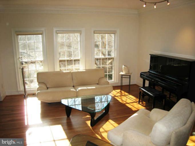 8312 Rising Ridge Way Bethesda, MD 20817 - Photo 4 of 29 View #2