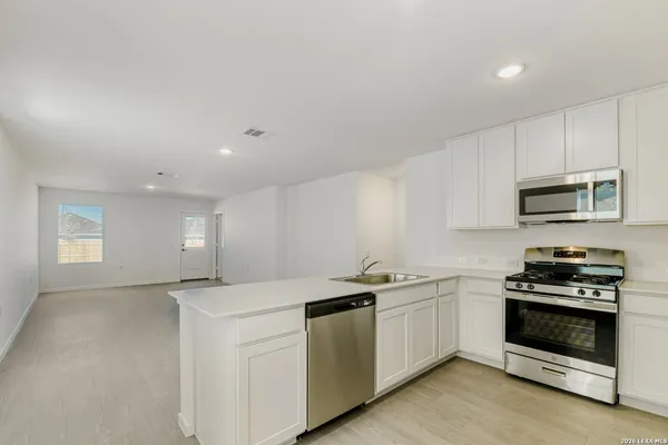 $1,650 | 6047 Sliding Way, Von Ormy, TX 78073