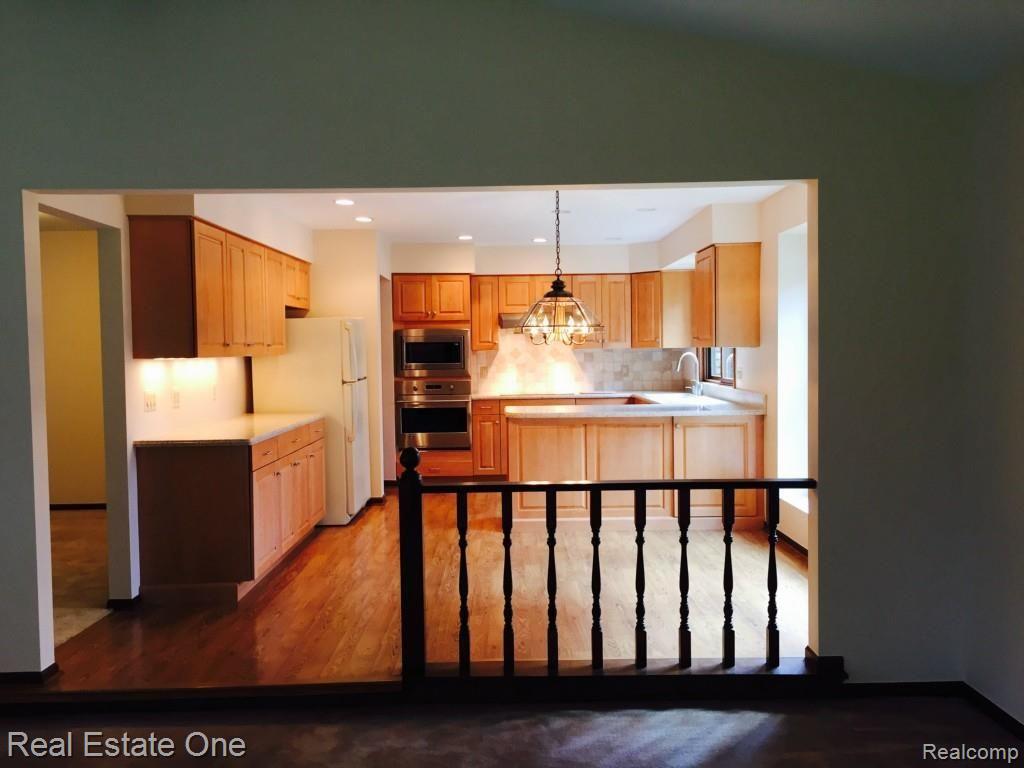 404 Lake Forest Road Rochester, MI 48309 - Photo 10 of 35 lk forest 7.jpg