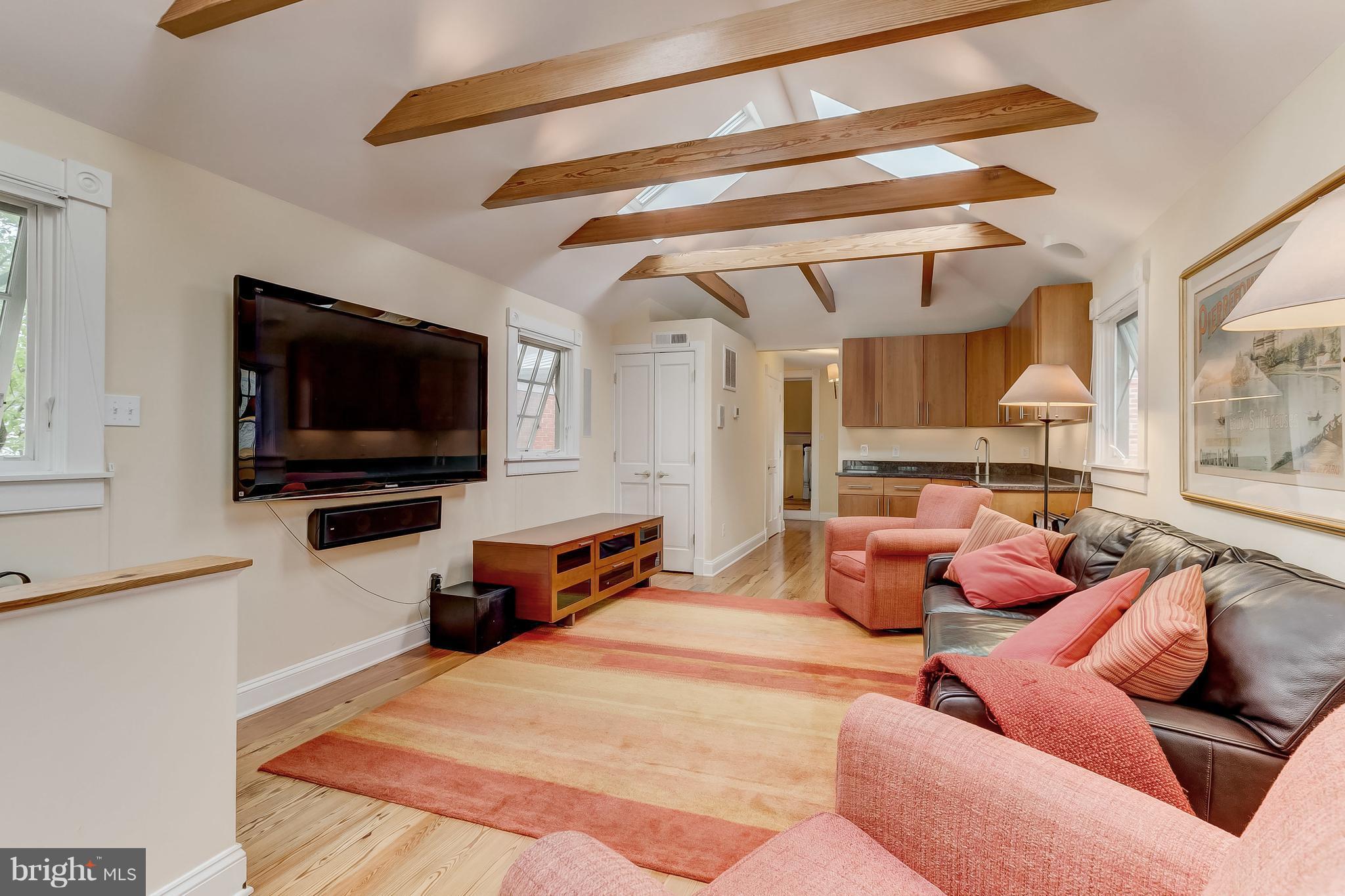 115 West Lee Street Baltimore, MD 21201 - Photo 32 of 71 Family Room