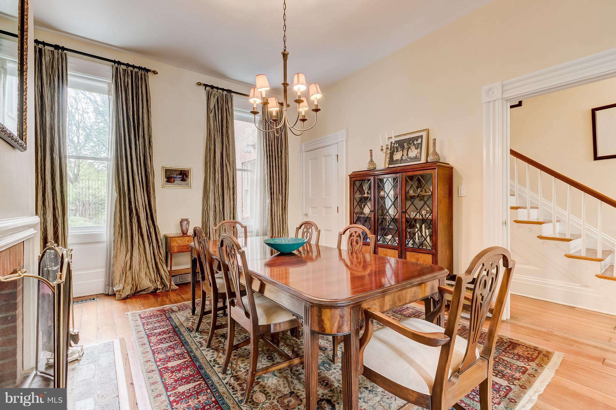 115 West Lee Street Baltimore, MD 21201 - Photo 8 of 71 Living Room